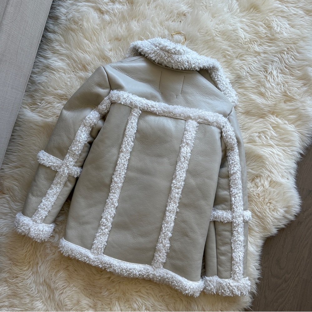 Chic Shearling Leather Jacket - Picture 2 of 4